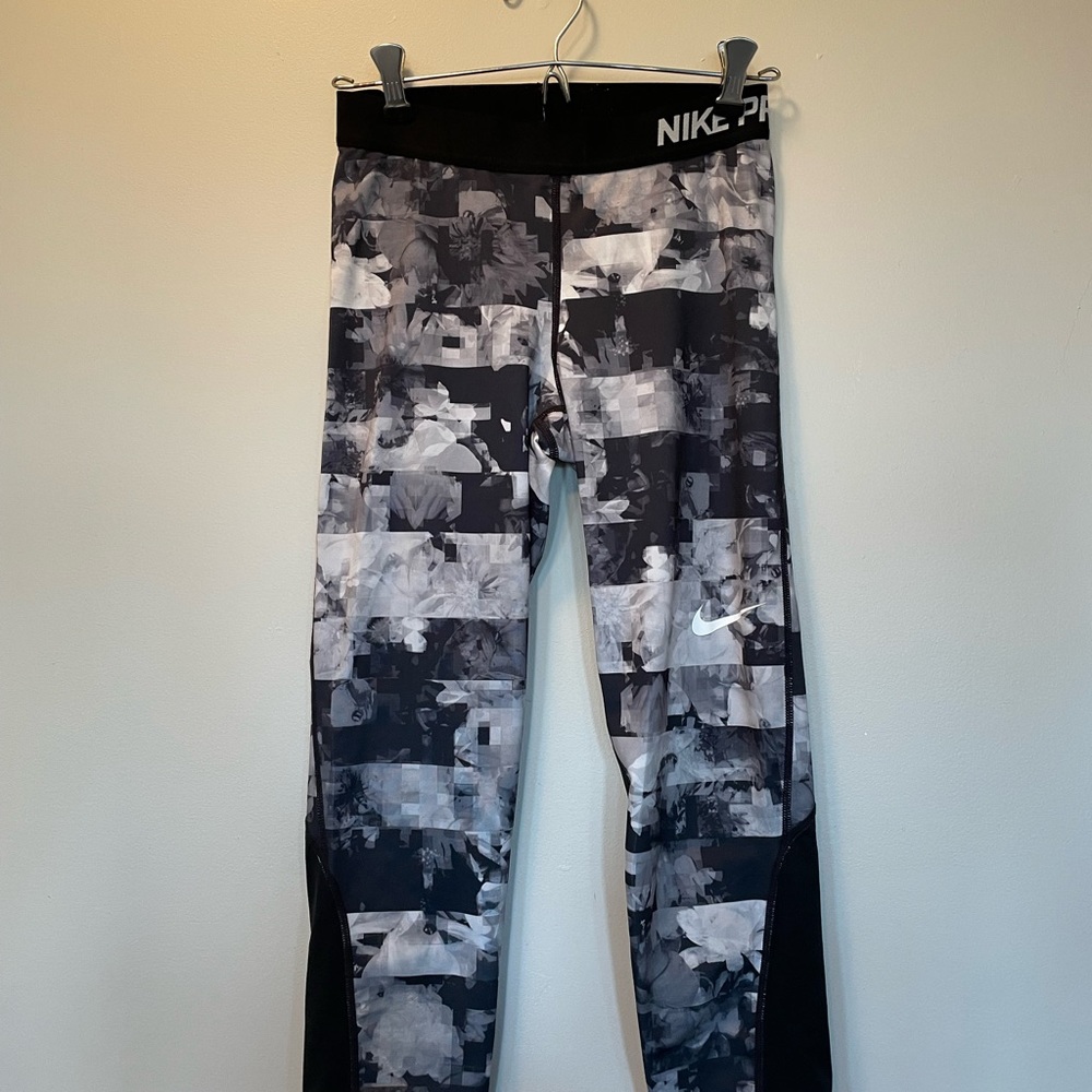 Nike pro cropped leggings